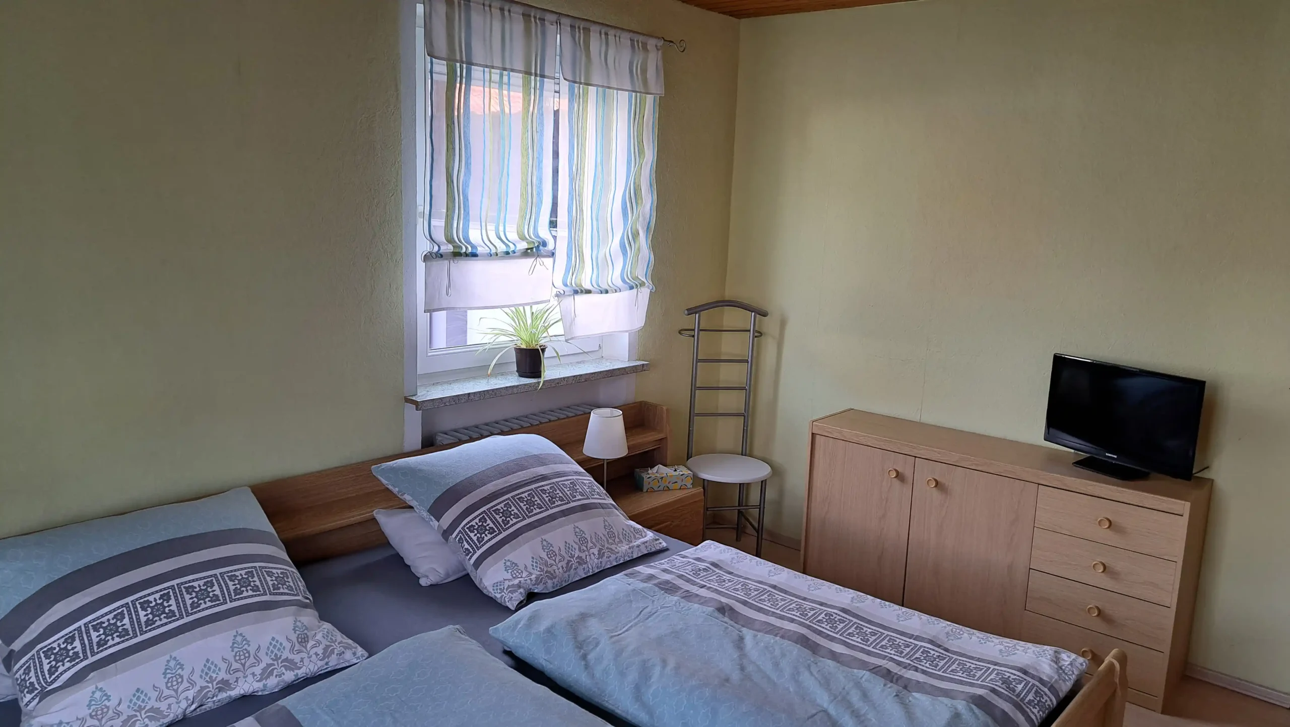 Schlafzimmer mit Doppelbett